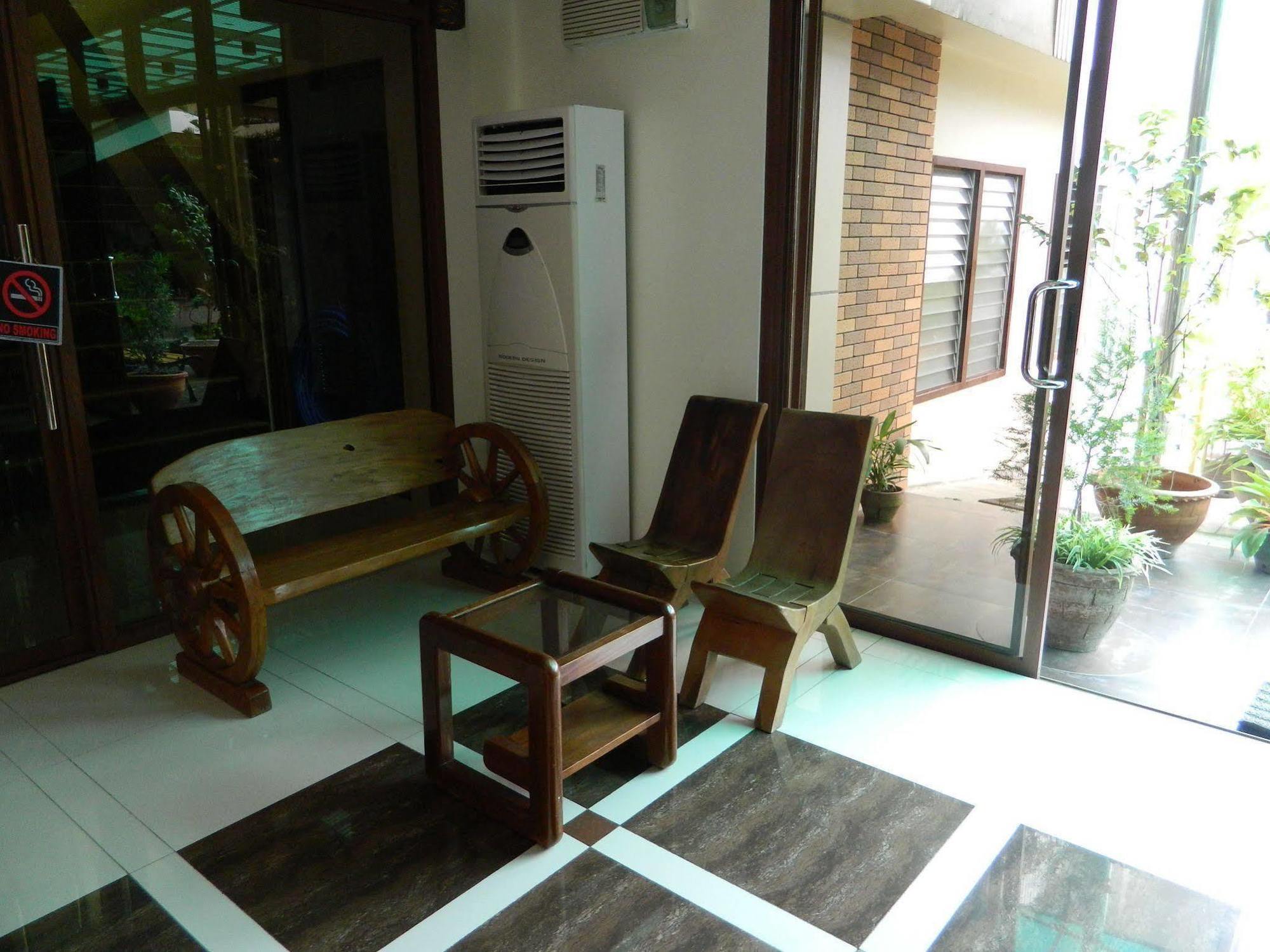 Qanaq Hotel Davao Exterior photo